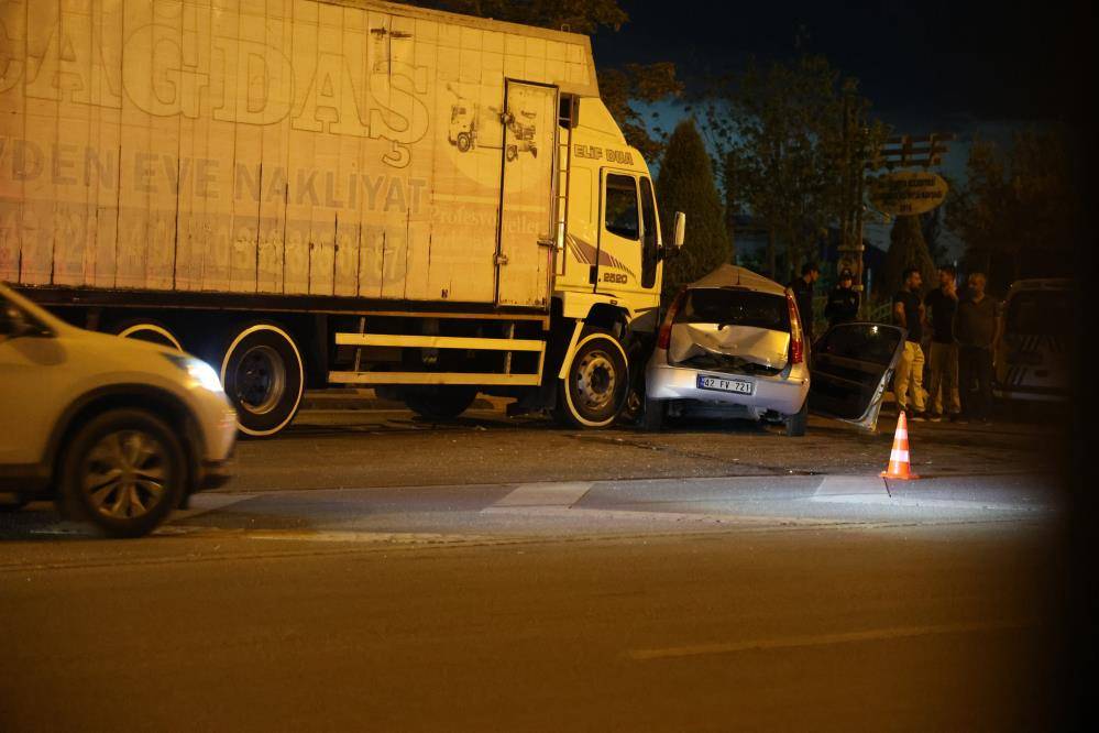 Konya’daki feci kazada can veren kadın sürücü toprağa verildi 2